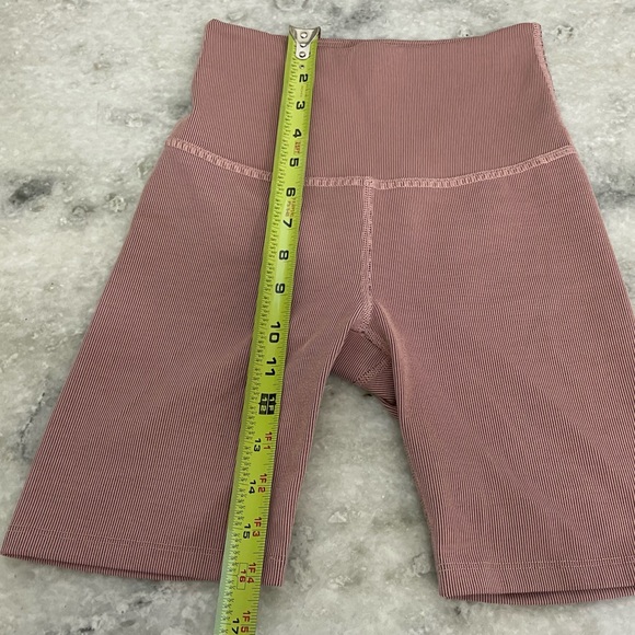 Beyond Yoga Ribbed Mauve Bike Shorts - Picture 4 of 14